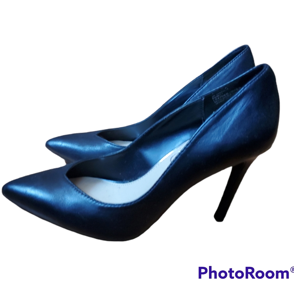 Jessica Simpson black heals